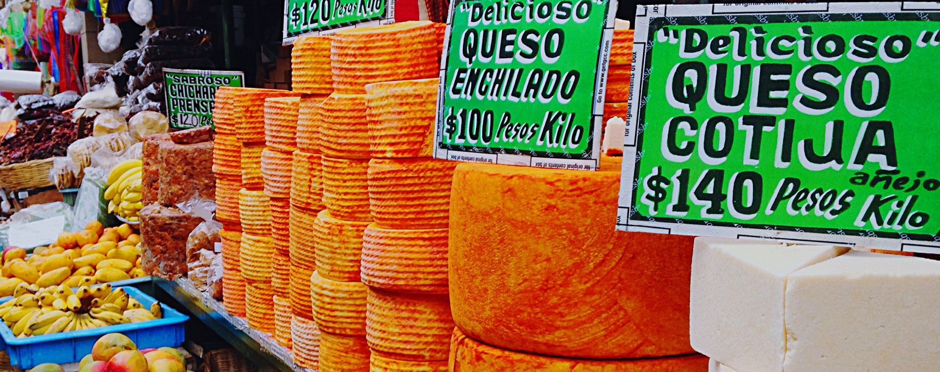 Quesos mexicanos en mercado